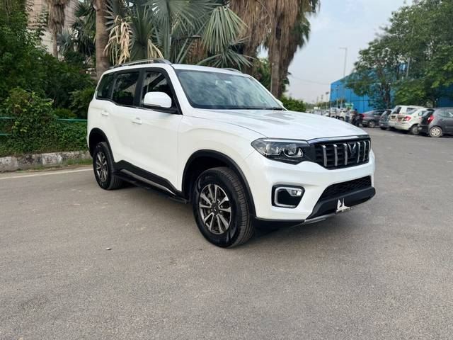 https://images10.gaadi.com/usedcar_image/4584691/original/b2831815adfe2424bb5510ab1e575e56.jpg?imwidth=6400
