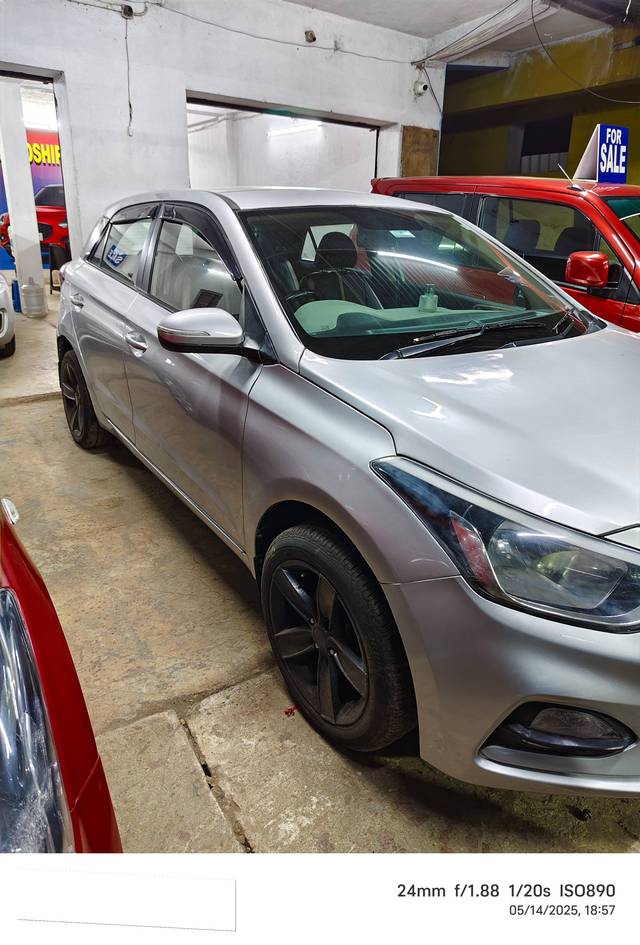 https://images10.gaadi.com/usedcar_image/4584759/original/processed_3cec9af0a0bf18d52f67622b26fa56a2.jpg?imwidth=6401