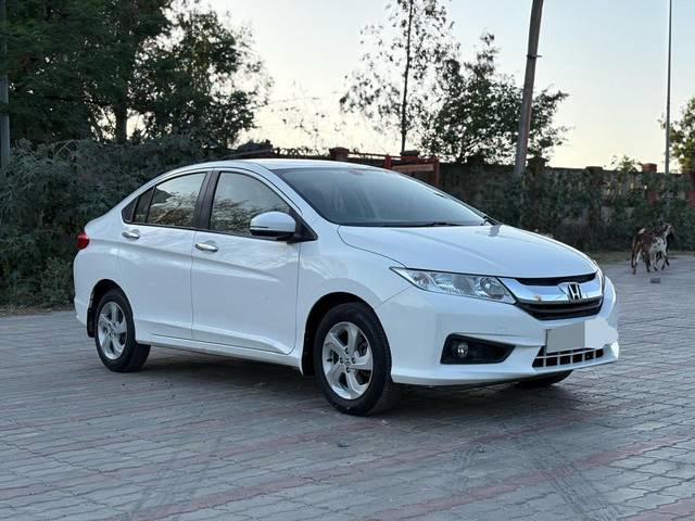 https://images10.gaadi.com/usedcar_image/4584760/original/39bf6d9bbe8f4d531b0a107ef3311f65.jpg?imwidth=6400