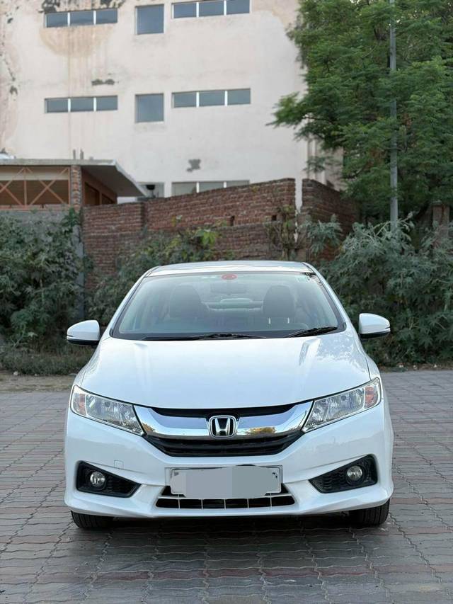https://images10.gaadi.com/usedcar_image/4584760/original/processed_769cd38e14a6e8d8ccff4ecfd4031cc3.jpg?imwidth=6402