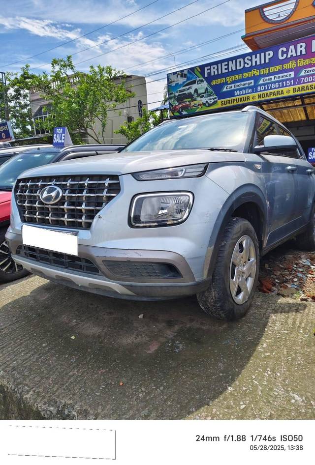 https://images10.gaadi.com/usedcar_image/4584769/original/processed_4145a252d84cea6cc98abec483ed865a.jpg?imwidth=6400