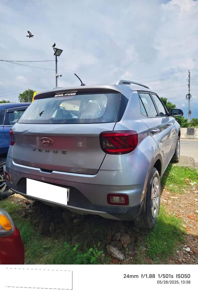 https://images10.gaadi.com/usedcar_image/4584769/original/processed_d583964cd6adc72d61872b1c8005593d.jpg?imwidth=6402