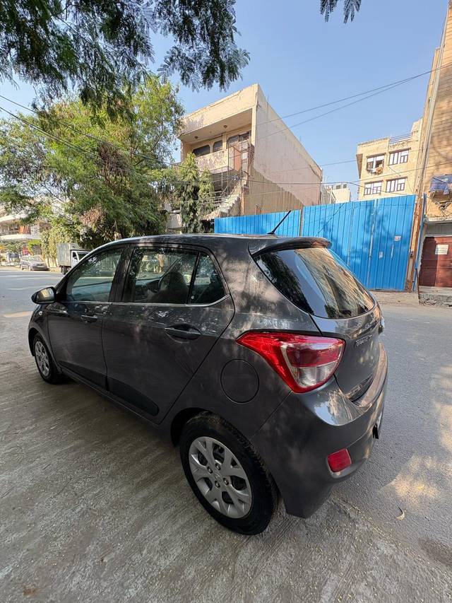https://images10.gaadi.com/usedcar_image/4584771/original/processed_ef29892da9aa1b2d4349ea6d694dadfe.jpg?imwidth=6402