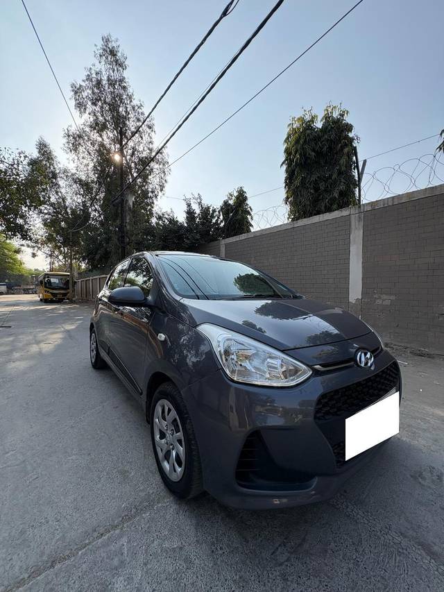 https://images10.gaadi.com/usedcar_image/4584772/original/processed_19e553ede2e4a311b9348787411c2243.jpg?imwidth=6400