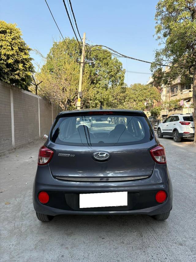 https://images10.gaadi.com/usedcar_image/4584772/original/processed_4c76d5936d7032d09db38c2ae66d1e7b.jpg?imwidth=6402