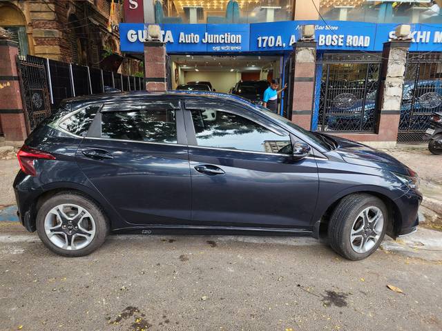 https://images10.gaadi.com/usedcar_image/4584774/original/processed_9a2aa7b7839c02a3c638a1769587f131.jpg?imwidth=6401