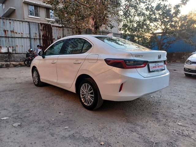 https://images10.gaadi.com/usedcar_image/4584776/original/processed_ff250ba3fe73a1fc8f71143312b094e7.jpeg?imwidth=6402
