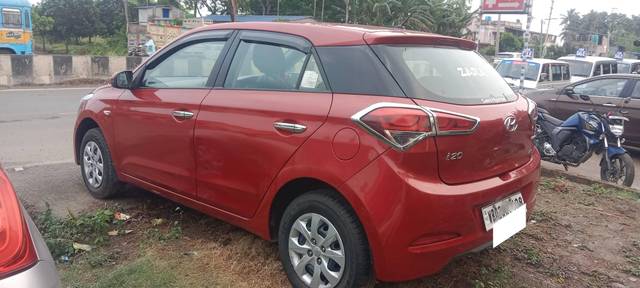 https://images10.gaadi.com/usedcar_image/4584778/original/processed_7963111a5f7b7e753f228108d7419a30.jpg?imwidth=6402