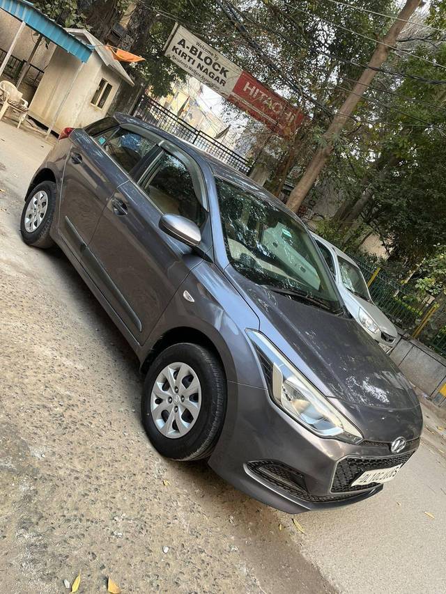 https://images10.gaadi.com/usedcar_image/4584785/original/processed_7e768bfa975525c89a66ee5392563550.jpg?imwidth=6402
