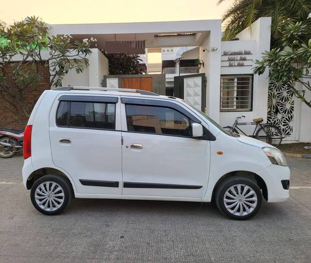 https://images10.gaadi.com/usedcar_image/4584805/original/processed_20b7fe02958c33082f7f3bb761f5a5cd.jpg?imwidth=6401