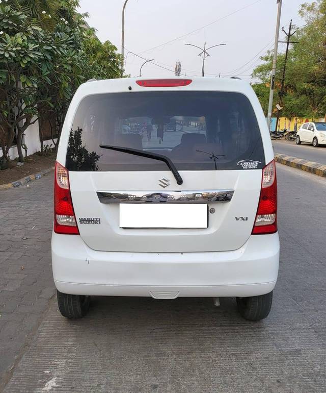 https://images10.gaadi.com/usedcar_image/4584805/original/processed_82a89b294546f38d63477d9adf3e3692.jpg?imwidth=6402