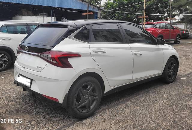 https://images10.gaadi.com/usedcar_image/4584810/original/processed_b2cd66d3a9ab2484781ba950a2433529.jpg?imwidth=6402
