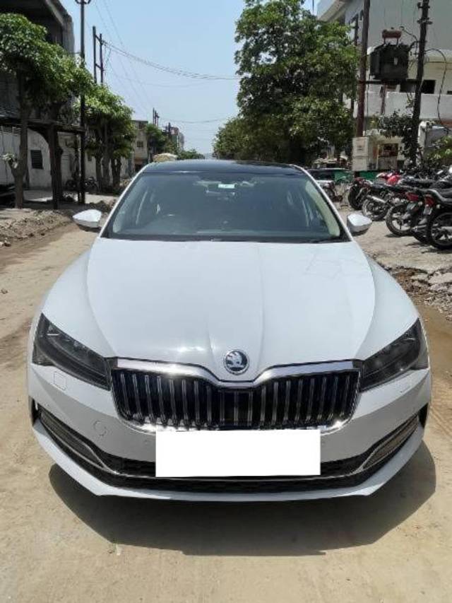 https://images10.gaadi.com/usedcar_image/4584821/original/processed_ac3c3b5b-d8ba-4d61-8f24-3b55a9c79da6.jpeg?imwidth=6400