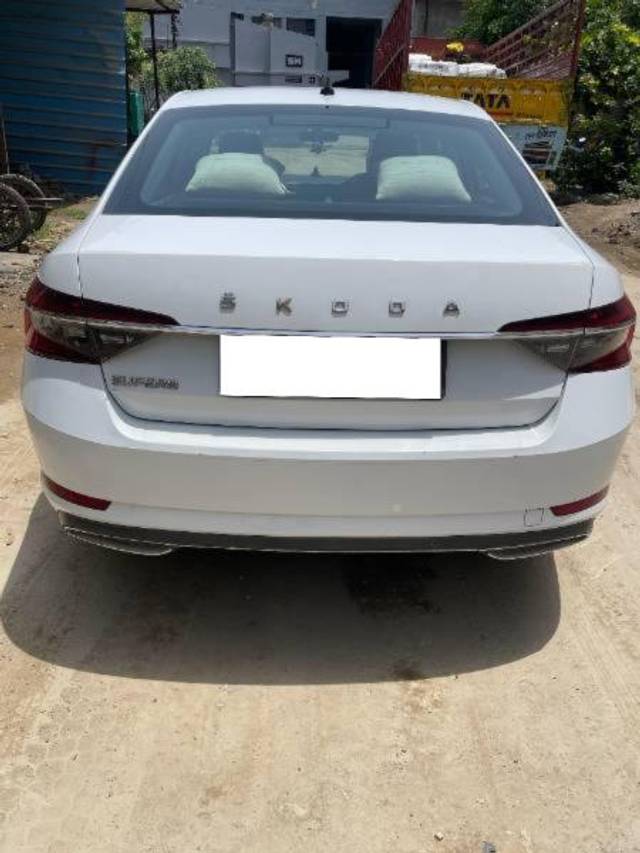 https://images10.gaadi.com/usedcar_image/4584821/original/processed_e9ddb049-bd13-4e97-b25f-8aa3a2156dbd.jpeg?imwidth=6401
