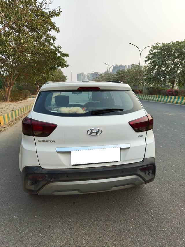 https://images10.gaadi.com/usedcar_image/4584865/original/processed_174f72d1-025d-496c-9f0f-3ff862893068.jpg?imwidth=6400