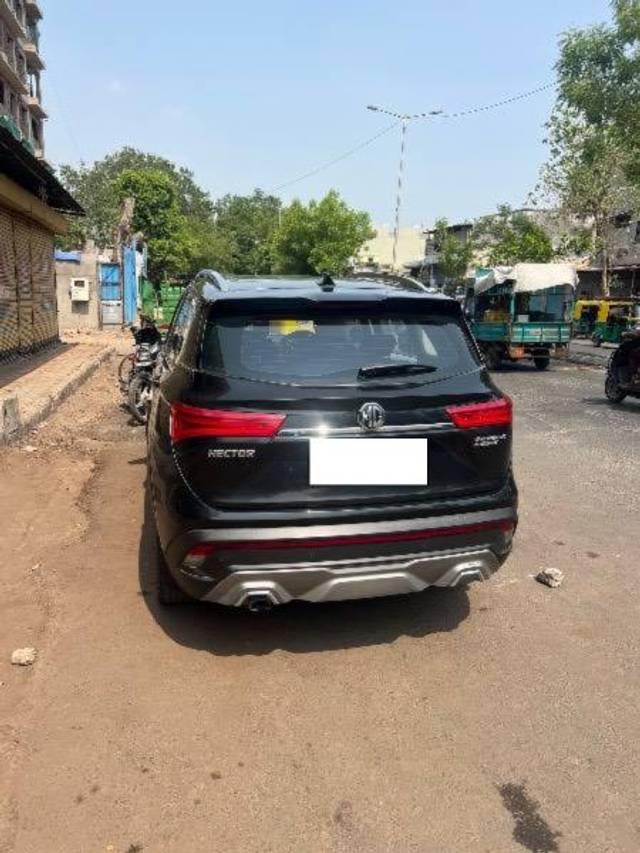 https://images10.gaadi.com/usedcar_image/4584902/original/processed_bd4e458d-fd8b-437c-b0d6-a704c9d336e5.jpeg?imwidth=6401