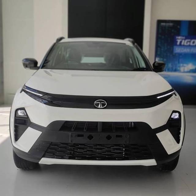 https://images10.gaadi.com/usedcar_image/4584921/original/processed_6916b28c-a3ea-4b12-a38c-89c7736d9751.jpg?imwidth=6401