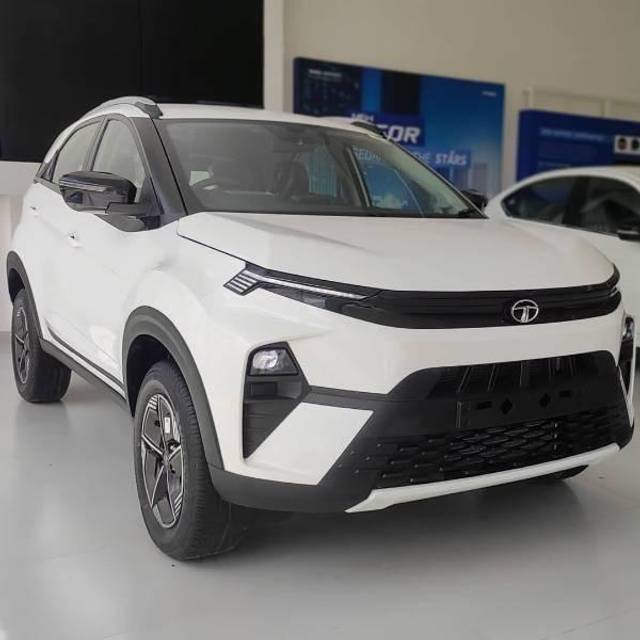 https://images10.gaadi.com/usedcar_image/4584921/original/processed_processed_processed_22aa3f7b-679c-4593-8691-7ccda0bff67b.jpg?imwidth=6400