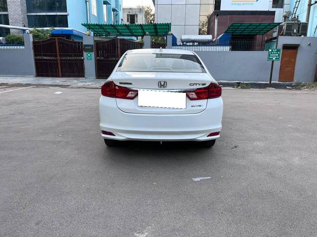 https://images10.gaadi.com/usedcar_image/4584923/original/processed_e22ad763e5d69945e22b0af30c1da906.jpg?imwidth=6401