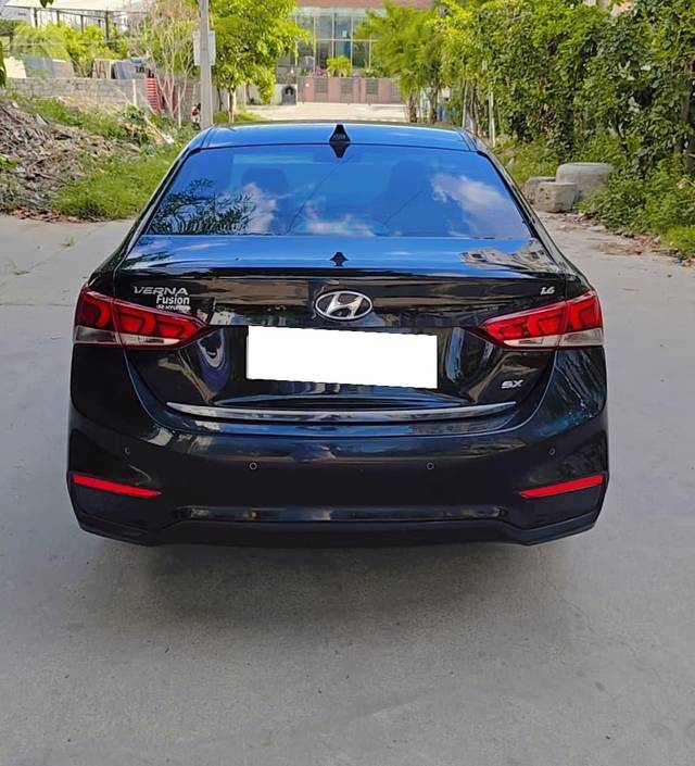https://images10.gaadi.com/usedcar_image/4584927/original/processed_6aba628bff2050f1ce5fb331c18a29d1.jpg?imwidth=6402