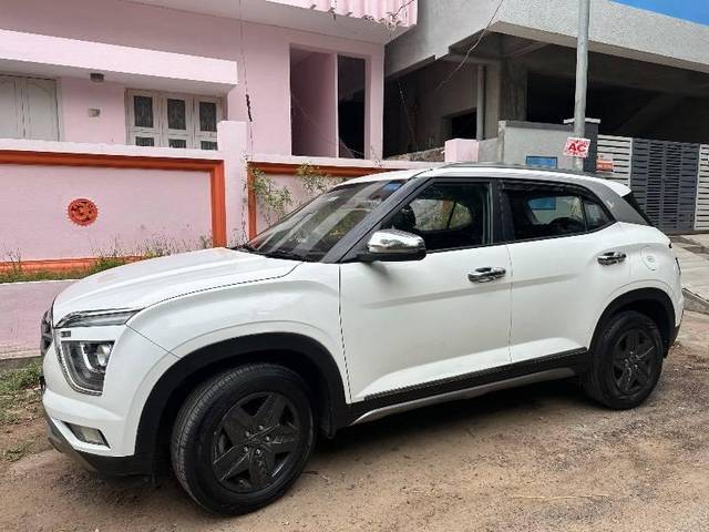 https://images10.gaadi.com/usedcar_image/4584961/original/processed_61e0f8ac-93c8-4c1b-ac15-846a437f67cd.jpeg?imwidth=6400