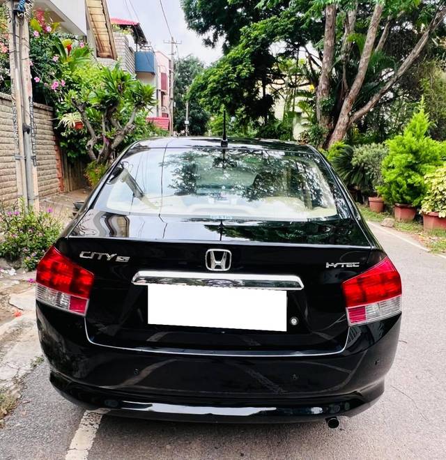https://images10.gaadi.com/usedcar_image/4584972/original/processed_4892bd429a04cddf4c2f8fb1ab41efb5.jpg?imwidth=6402