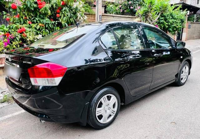 https://images10.gaadi.com/usedcar_image/4584972/original/processed_913bff977fcfc0737dd4f52cc58bc674.jpg?imwidth=6401