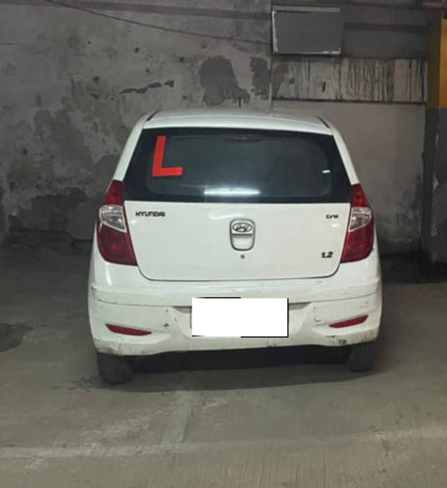 https://images10.gaadi.com/usedcar_image/4584982/original/processed_b3a9e623-1491-44cc-b118-186daf4c7d04.png?imwidth=6400