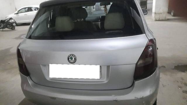 https://images10.gaadi.com/usedcar_image/4585010/original/processed_e5b3df90-e3c2-47fe-a79c-e937a3c6a20d.jpg?imwidth=6402