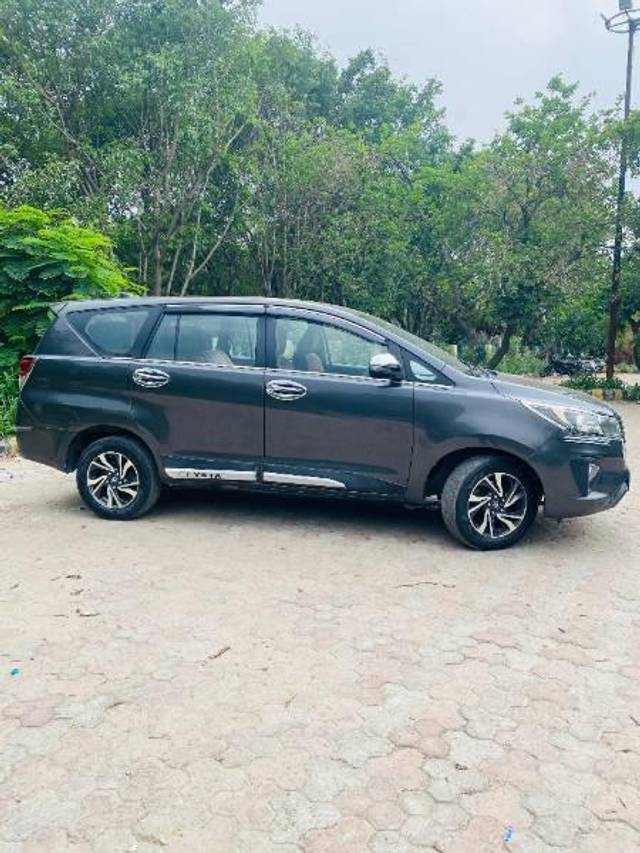 https://images10.gaadi.com/usedcar_image/4585035/original/processed_d736aa0c-ec7f-496f-bc45-a5fa2a2d3e8c.jpg?imwidth=6401