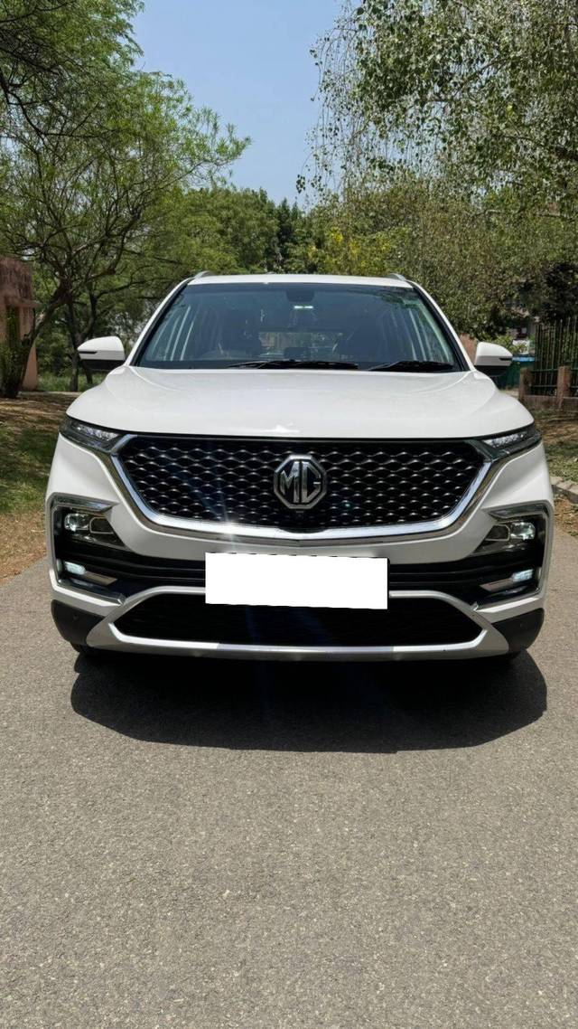 https://images10.gaadi.com/usedcar_image/4585043/original/processed_59d27ce70ba5a16a1f8eea1a099ea705.jpg?imwidth=6400