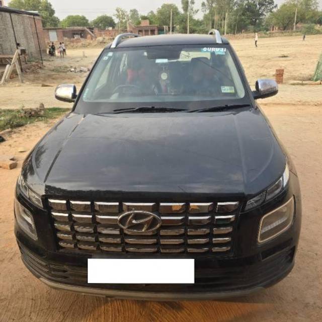 https://images10.gaadi.com/usedcar_image/4585044/original/processed_ec7d2e31-2456-4550-a9e5-863fc5a09881.jpg?imwidth=6400