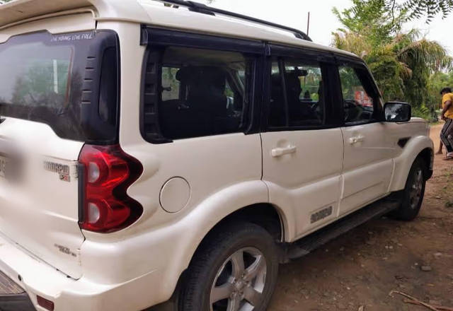 https://images10.gaadi.com/usedcar_image/4585054/original/788e23a2-59f9-4504-af4a-9e5e035461ed.?imwidth=6402