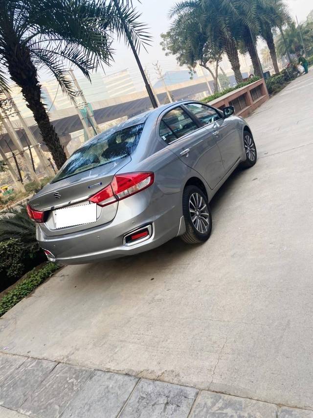 https://images10.gaadi.com/usedcar_image/4585063/original/processed_6603a61d-d9c7-4146-82f0-f8cd67ae1575.jpeg?imwidth=6402