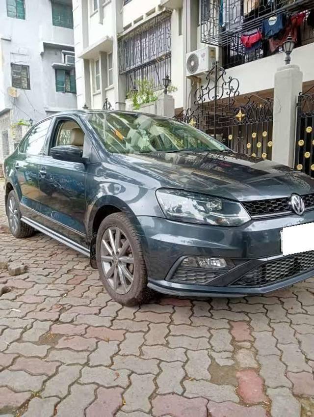 https://images10.gaadi.com/usedcar_image/4585067/original/processed_b6a8f4409f92820e2414c6c65b8e5f55.jpg?imwidth=6400