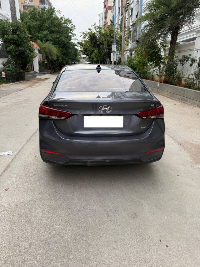 https://images10.gaadi.com/usedcar_image/4585075/original/processed_6883d5c4-1a9b-4d87-875e-070d89c626f4.jpg?imwidth=6401