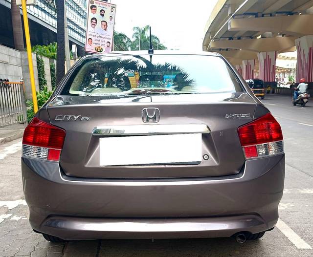 https://images10.gaadi.com/usedcar_image/4585081/original/processed_0557fde95e77d3981404bd82c90af527.jpeg?imwidth=6402
