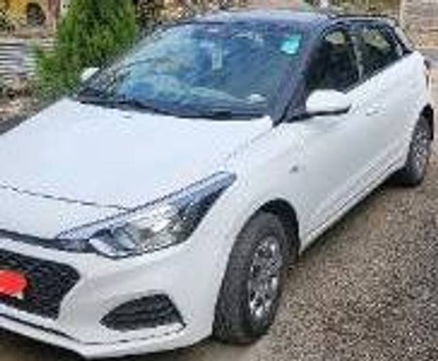 https://images10.gaadi.com/usedcar_image/4585084/original/processed_fb901df6-a52e-4e48-a6ba-a5c5be56590b.jpg?imwidth=6401