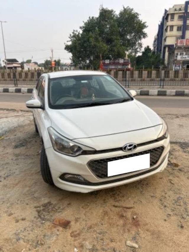 https://images10.gaadi.com/usedcar_image/4585089/original/processed_f734ea40-b690-4d9d-b5a0-600621da979f.jpg?imwidth=6400