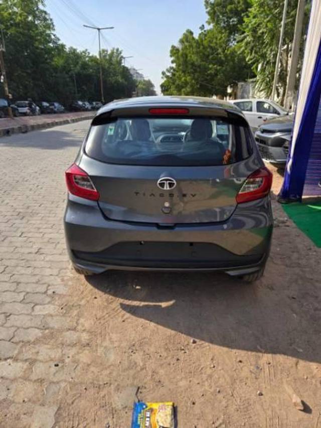 https://images10.gaadi.com/usedcar_image/4585091/original/processed_ebc9e8a9-31f8-4be0-ae4a-1d9cdffbd384.jpg?imwidth=6401