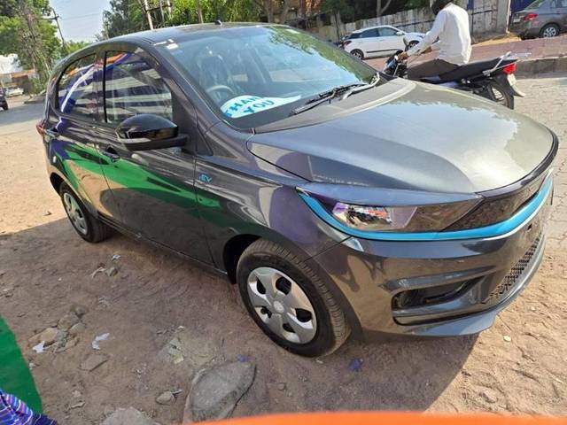 https://images10.gaadi.com/usedcar_image/4585091/original/processed_ebd804a6-af4e-424a-a8a0-997fcc711a93.jpg?imwidth=6400