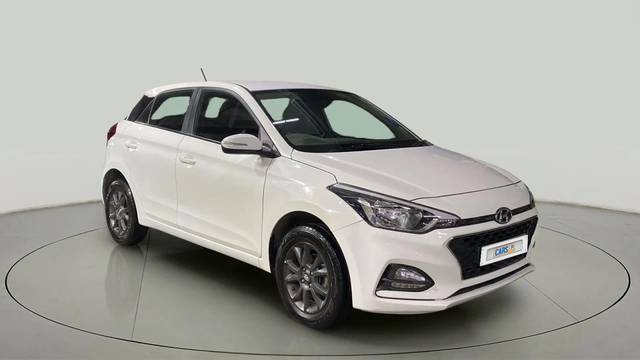 https://images10.gaadi.com/usedcar_image/4585102/original/a8690564f9ae607f2fe4886bb8323de9.jpg?imwidth=6400