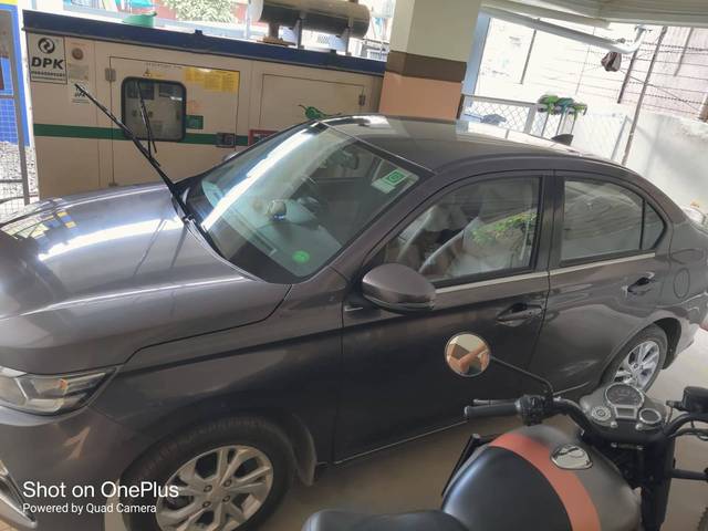 https://images10.gaadi.com/usedcar_image/4585122/original/processed_db6561f8-8c2a-4672-9754-c706b6442891.jpg?imwidth=6402