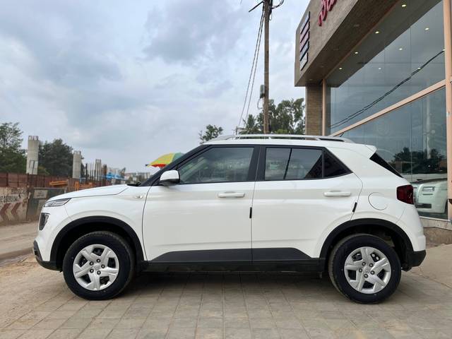 https://images10.gaadi.com/usedcar_image/4585142/original/processed_5c2fec313eca468eaf03677660cbbdc0.jpg?imwidth=6402