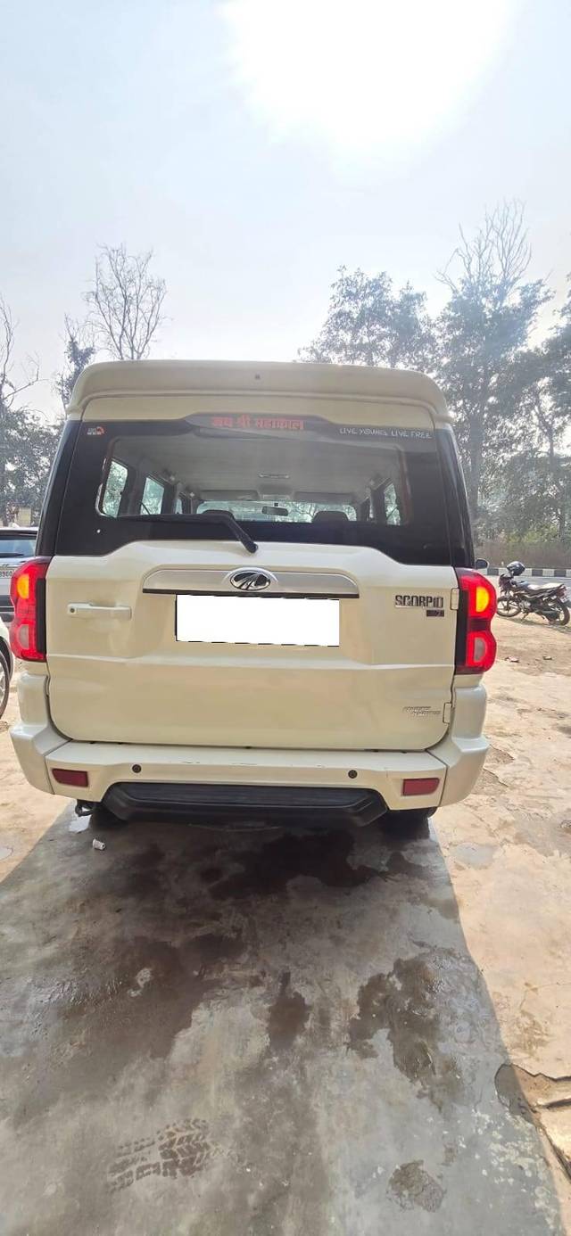 https://images10.gaadi.com/usedcar_image/4585154/original/processed_685f7b4f9d31ba7fe6e195b482cb792d.jpg?imwidth=6402