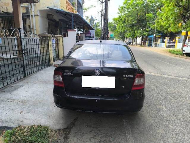 https://images10.gaadi.com/usedcar_image/4585158/original/processed_32259f3d-9fe4-4adb-bbd3-bcfe0591b439.jpg?imwidth=6402
