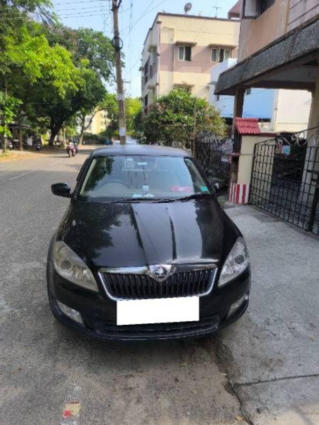https://images10.gaadi.com/usedcar_image/4585158/original/processed_d5e5c07b-c62e-49d0-bd53-b84230ef1459.jpg?imwidth=6400