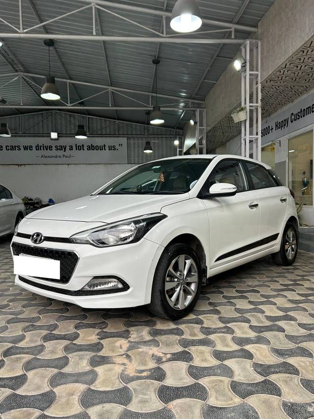 https://images10.gaadi.com/usedcar_image/4585164/original/processed_69a71183597c28869bebce6311d88819.jpg?imwidth=6400