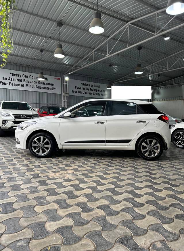 https://images10.gaadi.com/usedcar_image/4585164/original/processed_8301d97990132c797a54d0c46c6fed3a.jpg?imwidth=6402