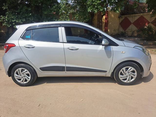 https://images10.gaadi.com/usedcar_image/4585185/original/7ab78fe46834a6a879c7a7b10b9b9ab1.jpg?imwidth=6401